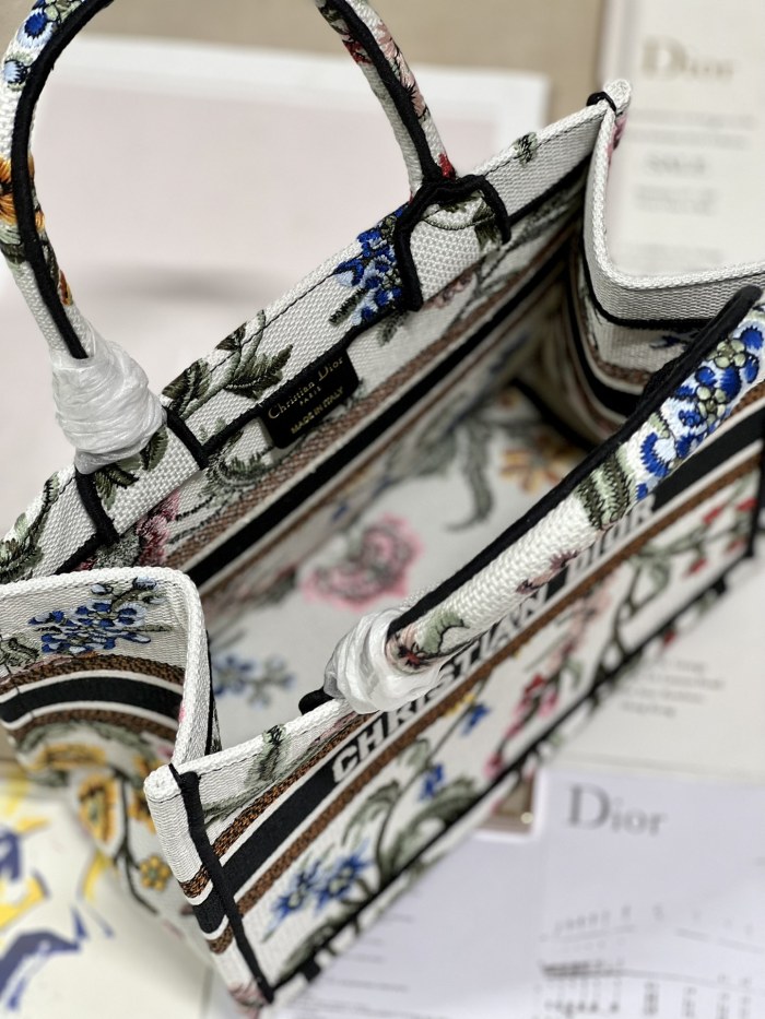 Handbag   Dior  1265  size  26.5×21×14 cm 