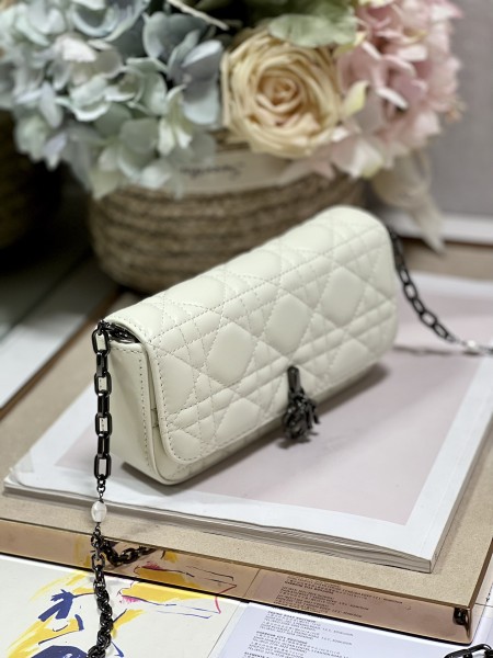  Handbag   Dior  0977  size  18.5 x 10 x 4  cm