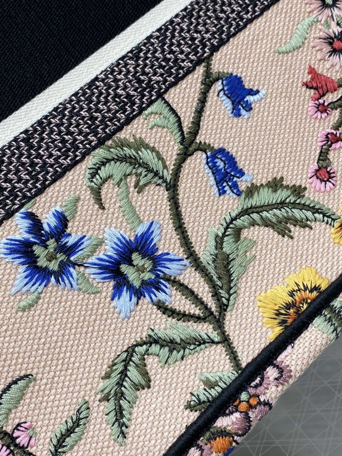 Handbag   Dior  size  36*18*28 cm