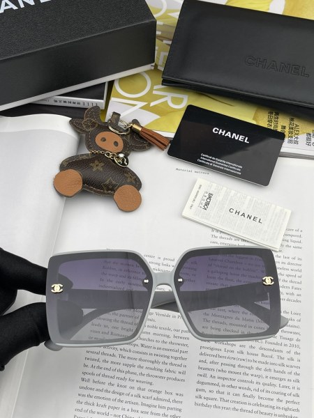 Sunglasses Chanel CH1825