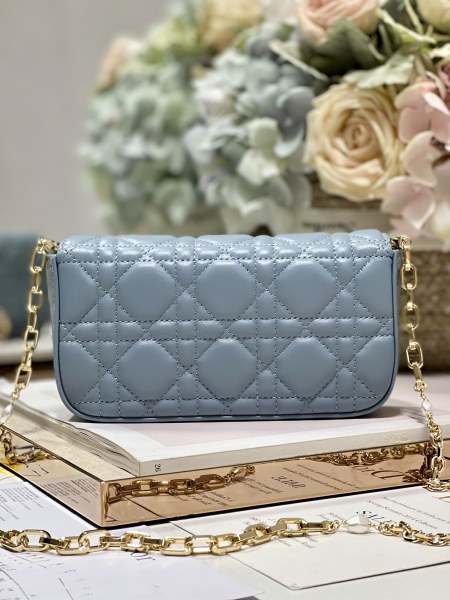  Handbag   Dior  0977  size  18.5 x 10 x 4  cm