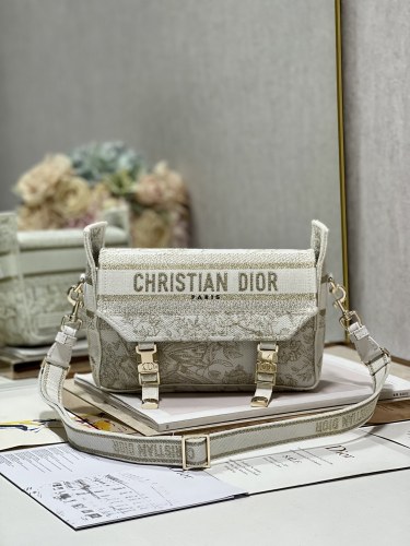 Handbag   Dior 1241  size   23×15×8 cm