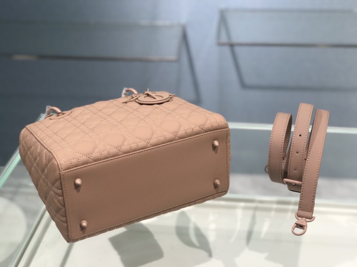 Handbag   Dior  6605  size  24 cm