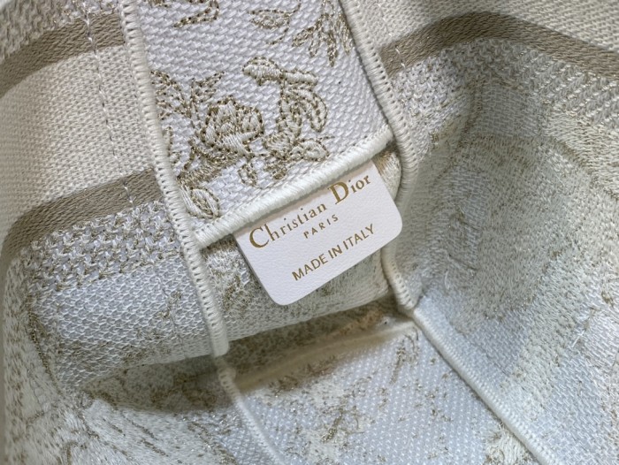 Handbag   Dior   size  23*15*8 cm