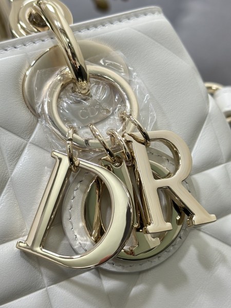 Handbag   Dior  M0565  size  22  cm