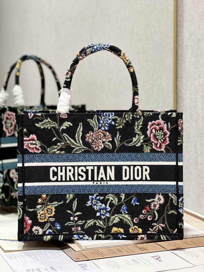 Handbag   Dior  1286  size  36×28 cm