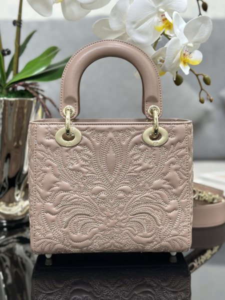 Handbag   Dior  M0538  size  20 x 16.5 x 8  cm