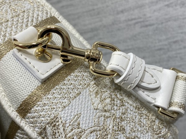 Handbag   Dior   size  23*15*8 cm