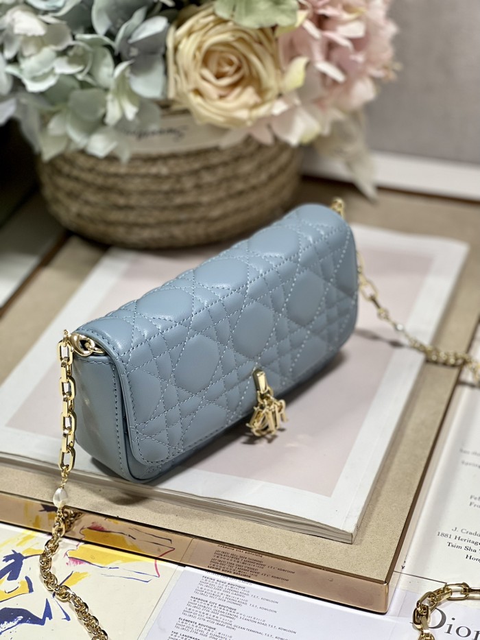  Handbag   Dior  0977  size  18.5 x 10 x 4  cm