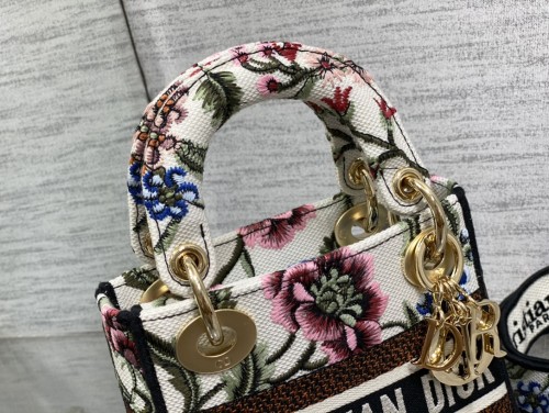 Handbag   Dior  size  17*7*15 cm