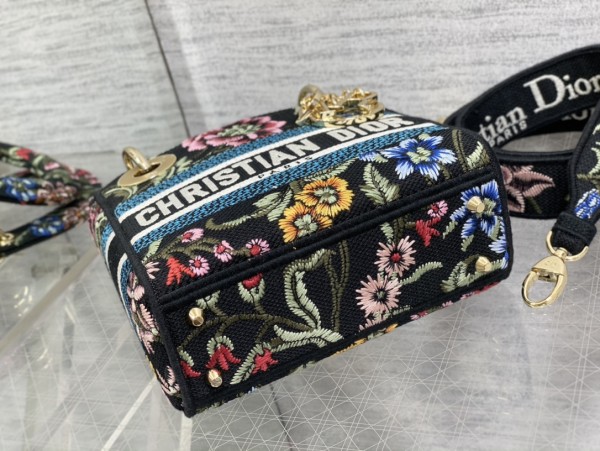  Handbag   Dior  size  17*7*15 cm