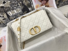 Handbag   Dior  M9242  size  25.5 x 15.5 x 8  cm