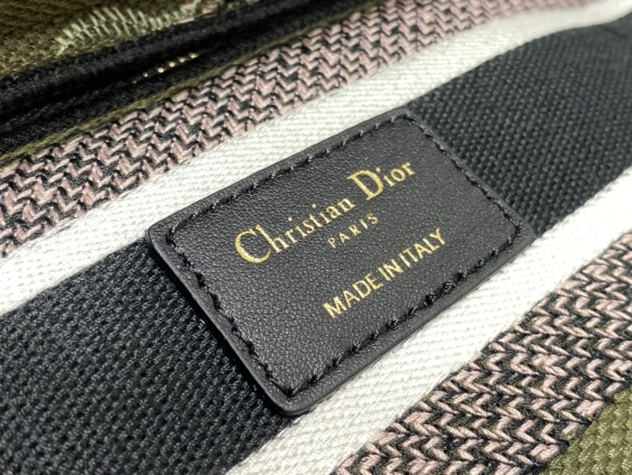 Handbag   Dior  size  24*11*20 cm