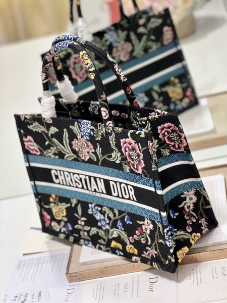 Handbag   Dior  1286  size  36×28 cm