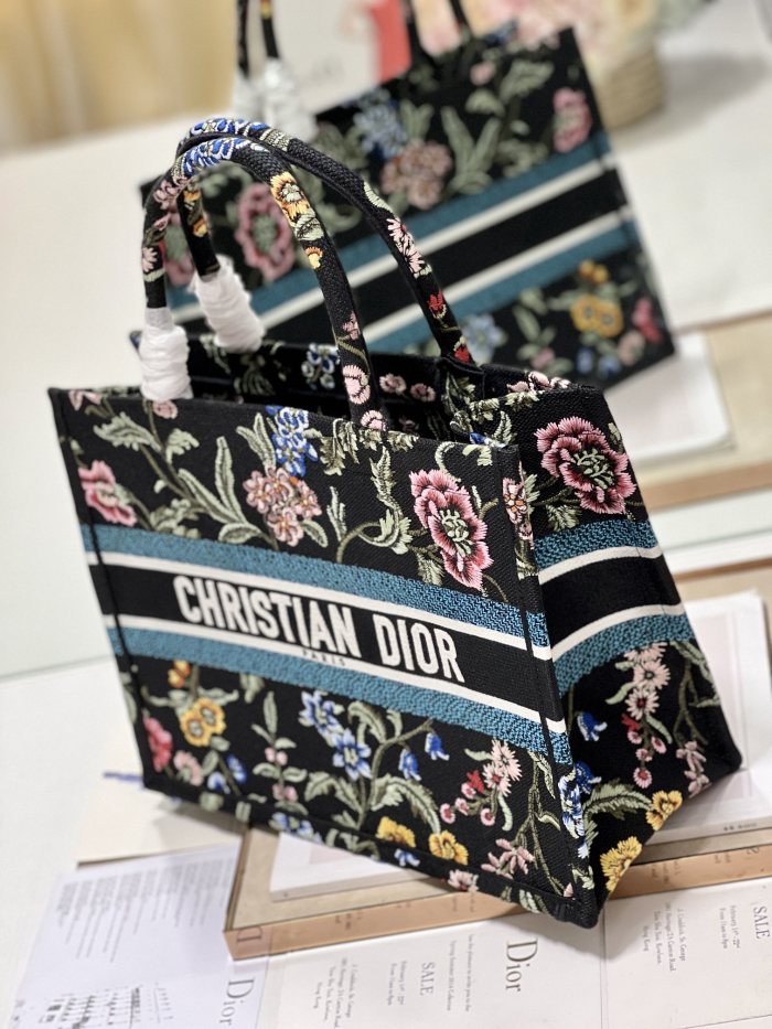 Handbag   Dior  1286  size  36×28 cm