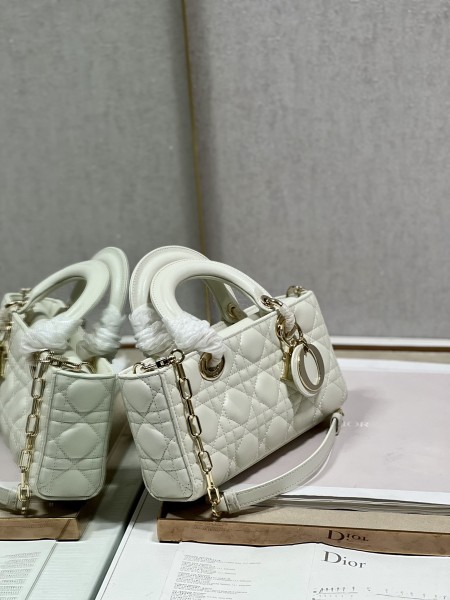 Handbag   Dior  9031  size  22.5×6×11.5 cm