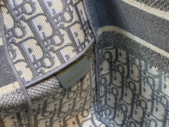 Handbag   Dior   size  28*12*23 cm