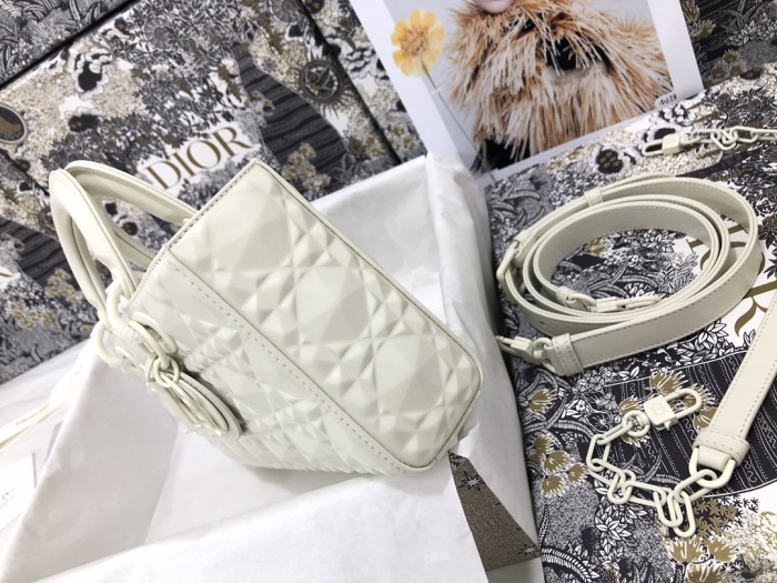  Handbag   Dior  M0540  size  26 x 13.5 x 5  cm