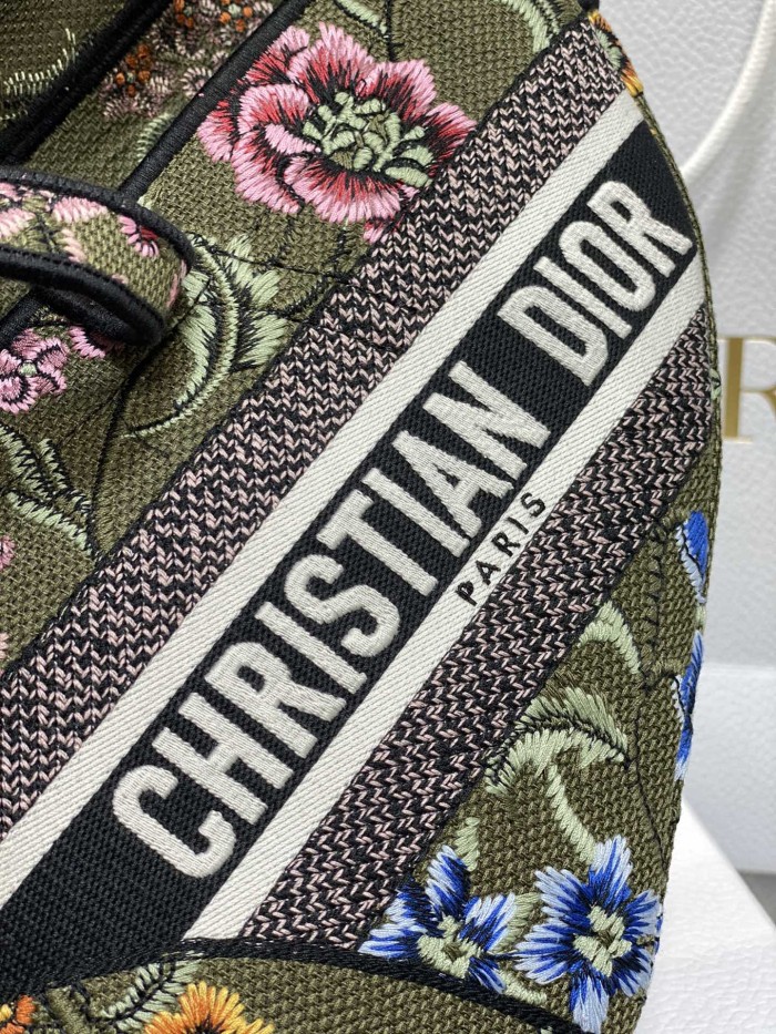 Handbag   Dior   size  25 cm