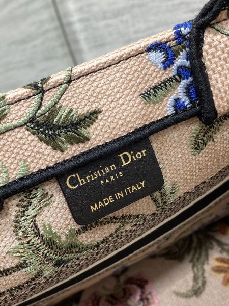  Handbag   Dior   size  26*8*22 cm