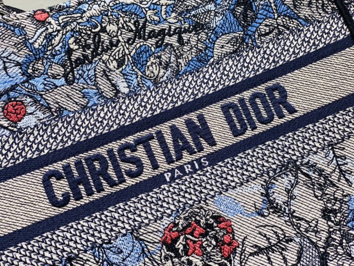 Handbag   Dior  8002  size  26.5x 21x 14 cm