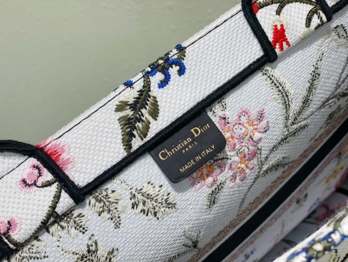 Handbag   Dior  size  41 cm