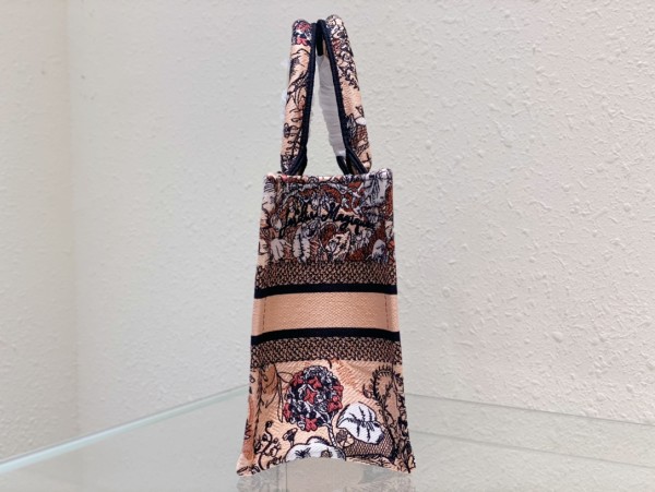 Handbag   Dior  8002  size  26.5x 21x 14 cm