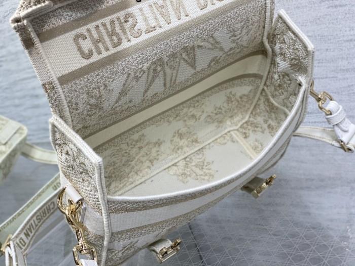 Handbag   Dior   size  23*15*8 cm