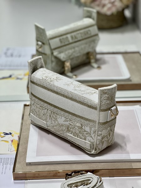 Handbag   Dior 1241  size   23×15×8 cm