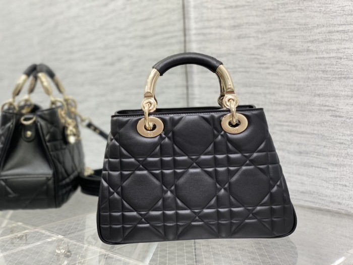 Handbag   Dior  size  25*10*16 cm