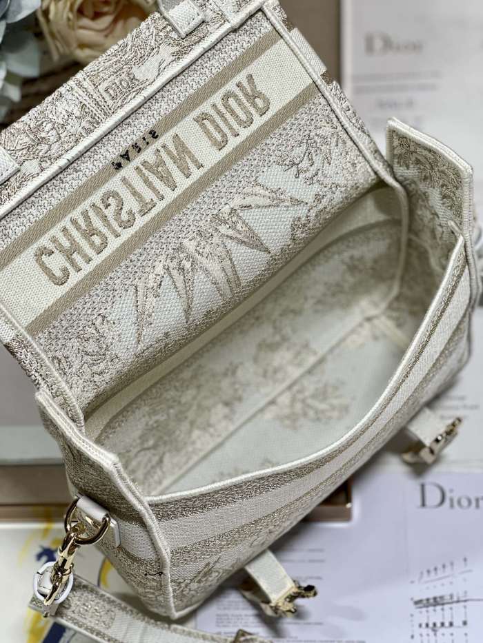 Handbag   Dior  9017  size  23×15×8  cm