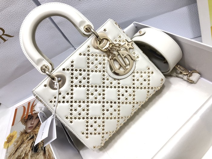 Handbag   Dior  M0538  size  20 x 16.5 x 8  cm