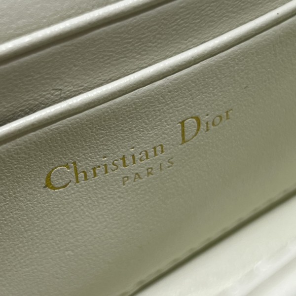  Handbag   Dior  0977 size  18.5 x 10 x 4   cm