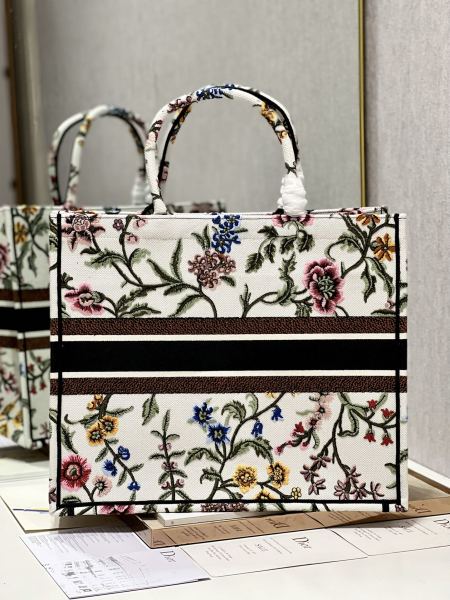 Handbag   Dior  1286  size  42×35×18.5 cm