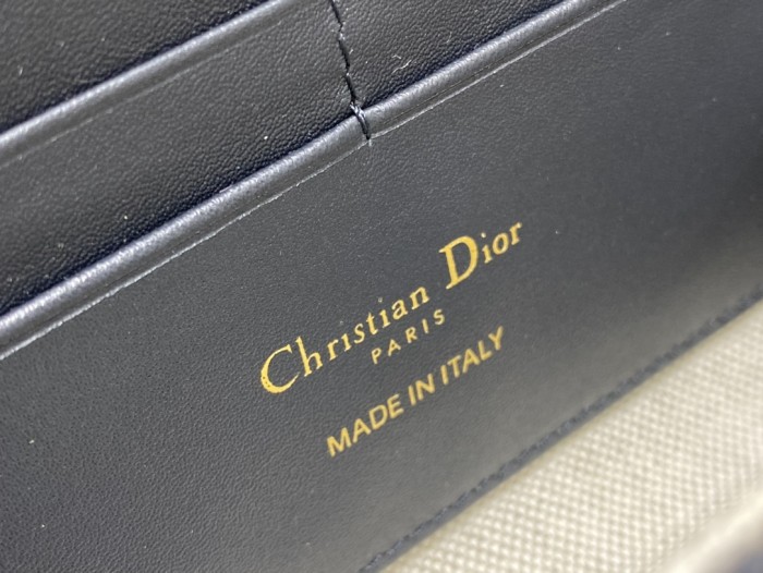 Handbag   Dior  size  21.5*4*12 cm 