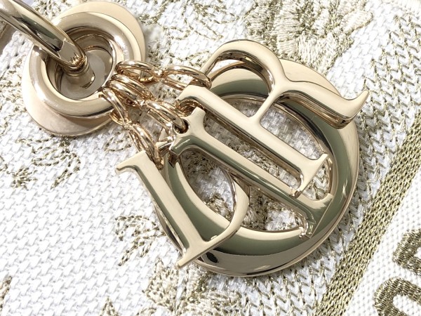 Handbag   Dior  M0565  size  24 x 20 x 11  cm