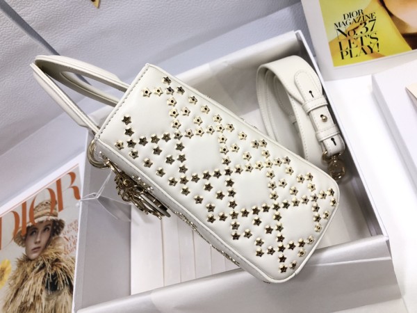 Handbag   Dior  M0538  size  20 x 16.5 x 8  cm