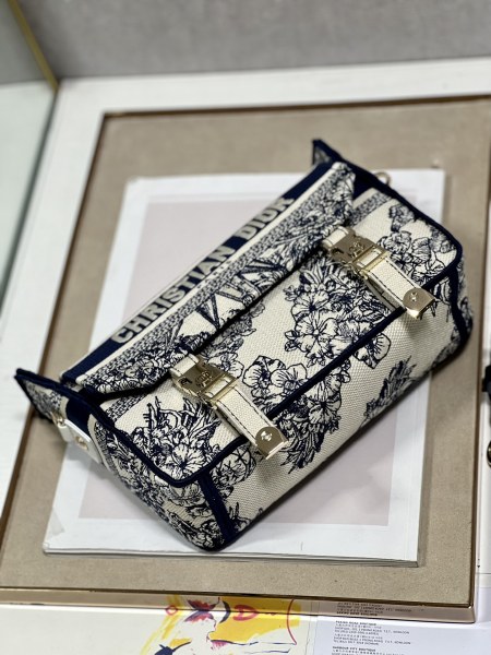 Handbag   Dior  9017  size  23×15×8 cm 