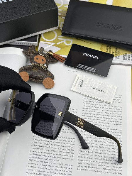 Sunglasses Chanel CH1825