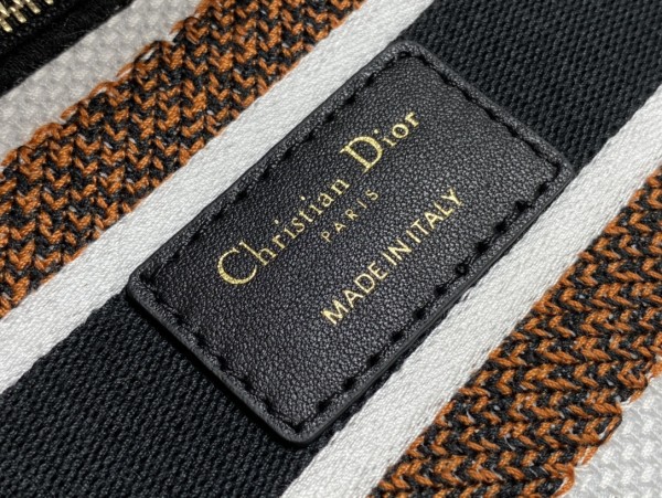  Handbag   Dior  size  24*11*20 cm