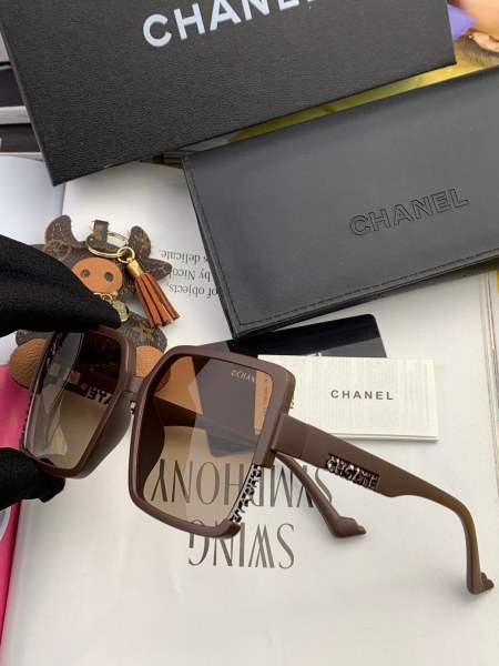 Sunglasses Chanel CH1712