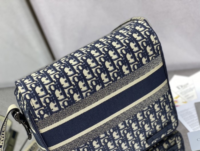 Handbag   Dior  size  28*12*26 cm