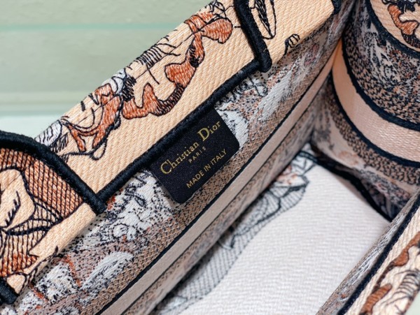 Handbag   Dior  8002  size  26.5x 21x 14 cm