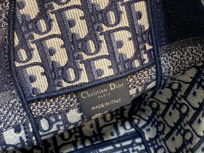 Handbag   Dior   size  28*12*23 cm