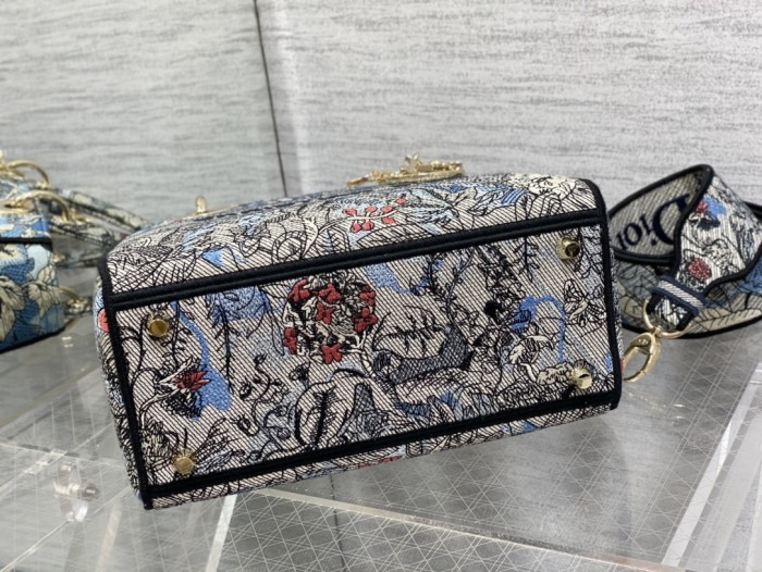 Handbag   Dior   size  24*11*20 cm 