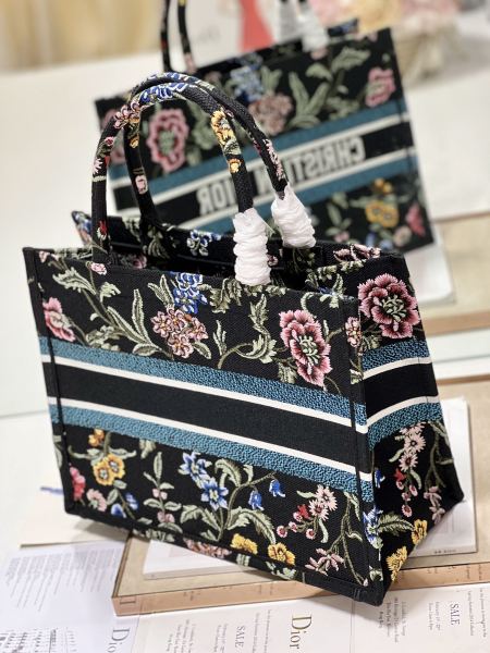 Handbag   Dior  1286  size  36×28 cm