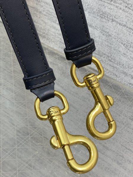 Handbag   Dior   3351  size  24×6×18 cm