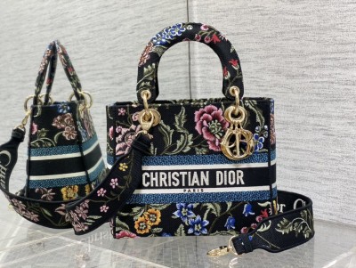 Handbag   Dior   size  24*11*20 cm