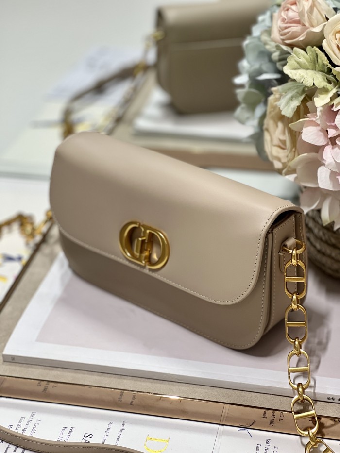  Handbag   Dior  9260  size  22.5×12.5×6.5 cm 