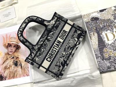  Handbag   Dior  S5475  size   22.5*24*8  cm